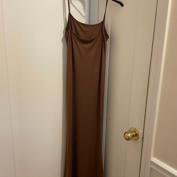 NWOT Brown Skims inspired dress in size medium - Picture 3 of 5